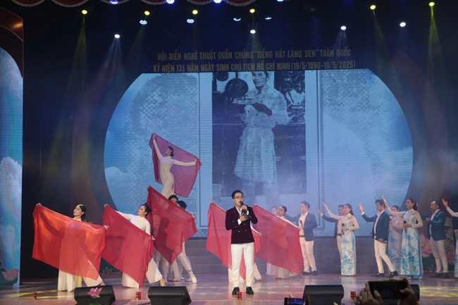 Bình Dương đạt nhiều giải cao tại Hội diễn Nghệ thuật quần chúng "Tiếng hát Làng Sen" - Ảnh 1. Bình Dương đạt nhiều giải cao tại Hội diễn Nghệ thuật quần chúng "Tiếng hát Làng Sen" - Ảnh 1.