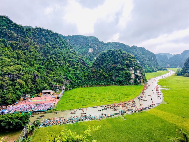 Tuần du lịch Ninh Bình năm 2025: Tôn vinh vẻ đẹp thiên nhiên kỳ thú cùng những di sản văn hóa - Ảnh 2. Tuần du lịch Ninh Bình năm 2025: Tôn vinh vẻ đẹp thiên nhiên kỳ thú cùng những di sản văn hóa - Ảnh 2.