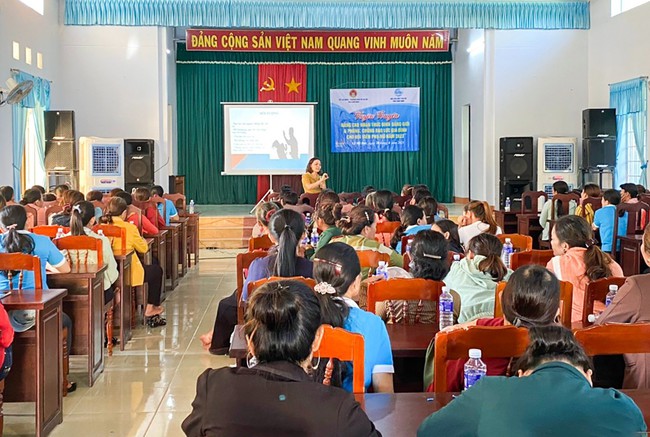 Bình Định: Triển khai đồng bộ, đa dạng hình thức phổ biến, giáo dục pháp luật về phòng, chống bạo lực gia đình - Ảnh 1. Bình Định: Triển khai đồng bộ, đa dạng hình thức phổ biến, giáo dục pháp luật về phòng, chống bạo lực gia đình - Ảnh 1.