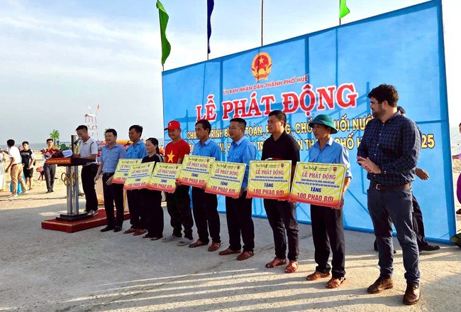 Huế đẩy mạnh tuyên truyền, trang bị kỹ năng an toàn dưới nước cho người dân và du khách - Ảnh 2. Huế đẩy mạnh tuyên truyền, trang bị kỹ năng an toàn dưới nước cho người dân và du khách - Ảnh 2.