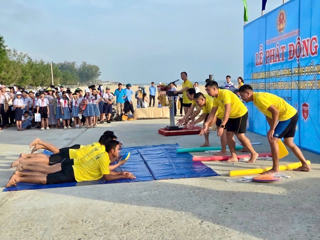 Huế đẩy mạnh tuyên truyền, trang bị kỹ năng an toàn dưới nước cho người dân và du khách - Ảnh 1. Huế đẩy mạnh tuyên truyền, trang bị kỹ năng an toàn dưới nước cho người dân và du khách - Ảnh 1.