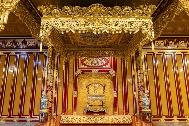Trung tâm Bảo tồn Di tích Cố đô Huế báo cáo vụ Ngai vua triều Nguyễn bị xâm hại - Ảnh 1. Trung tâm Bảo tồn Di tích Cố đô Huế báo cáo vụ Ngai vua triều Nguyễn bị xâm hại - Ảnh 1.