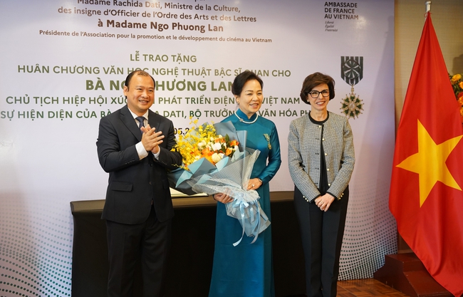 TS Ngô Phương Lan được trao tặng Huân chương Văn học và Nghệ thuật bậc sĩ quan của Pháp - Ảnh 4.