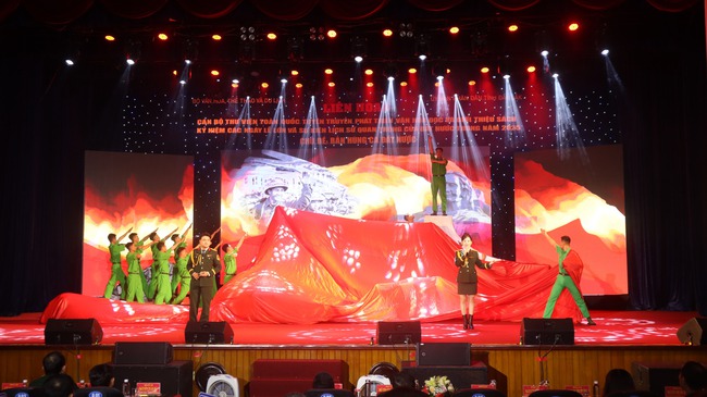 Khai mạc Liên hoan Cán bộ thư viện toàn quốc tuyên truyền phát triển văn hóa đọc và giới thiệu sách năm 2025 - Ảnh 5. Khai mạc Liên hoan Cán bộ thư viện toàn quốc tuyên truyền phát triển văn hóa đọc và giới thiệu sách năm 2025 - Ảnh 5.