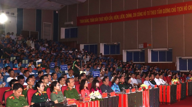 Khai mạc Liên hoan Cán bộ thư viện toàn quốc tuyên truyền phát triển văn hóa đọc và giới thiệu sách năm 2025 - Ảnh 1. Khai mạc Liên hoan Cán bộ thư viện toàn quốc tuyên truyền phát triển văn hóa đọc và giới thiệu sách năm 2025 - Ảnh 1.