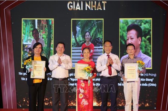 Trao giải cuộc thi sáng tác văn học nghệ thuật về Trạng trình Nguyễn Bỉnh Khiêm - Ảnh 1. Trao giải cuộc thi sáng tác văn học nghệ thuật về Trạng trình Nguyễn Bỉnh Khiêm - Ảnh 1.