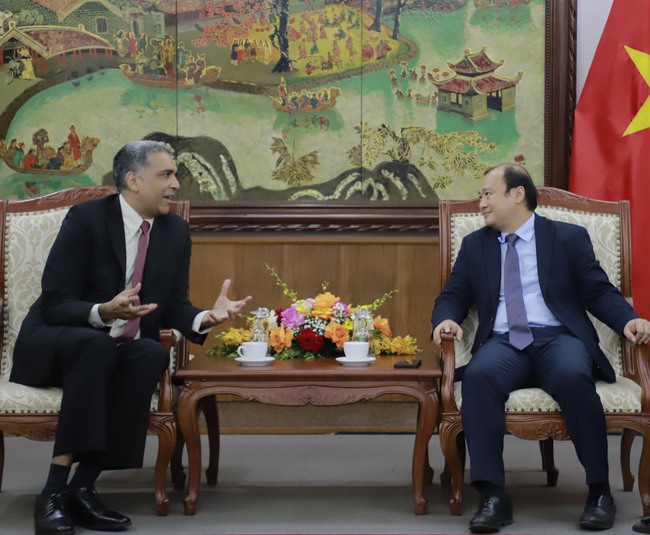 Thứ trưởng Thường trực Lê Hải Bình tiếp Phó Chủ tịch Hiệp hội Điện ảnh Hoa Kỳ James Cheatley - Ảnh 3. Thứ trưởng Thường trực Lê Hải Bình tiếp Phó Chủ tịch Hiệp hội Điện ảnh Hoa Kỳ James Cheatley - Ảnh 3.