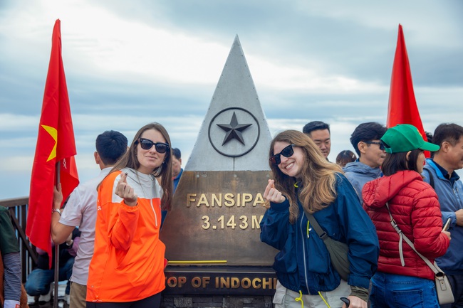 Thiêng liêng Lễ chào cờ trên đỉnh Fansipan - Ảnh 15. Thiêng liêng Lễ chào cờ trên đỉnh Fansipan - Ảnh 15.