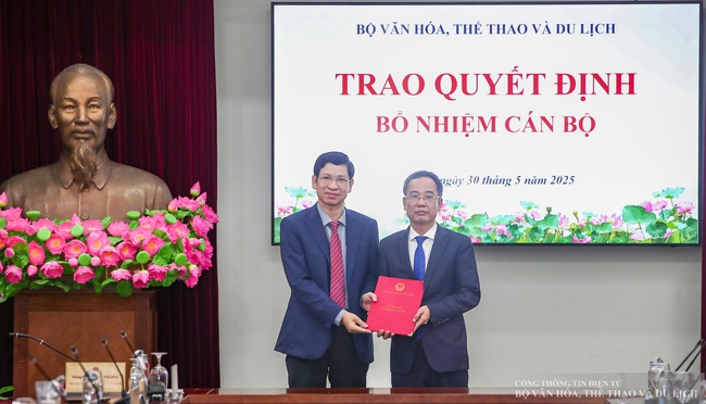 Trao các quyết định bổ nhiệm cán bộ tại Bộ VHTTDL - Ảnh 3. Trao các quyết định bổ nhiệm cán bộ tại Bộ VHTTDL - Ảnh 3.