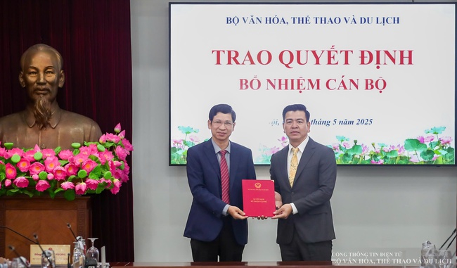 Trao các quyết định bổ nhiệm cán bộ tại Bộ VHTTDL - Ảnh 2. Trao các quyết định bổ nhiệm cán bộ tại Bộ VHTTDL - Ảnh 2.