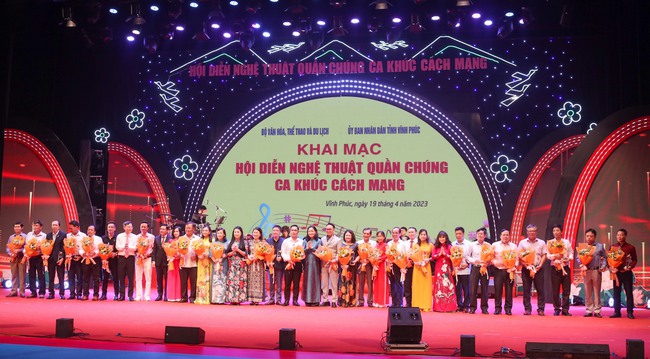 An Giang: Ban hành Kế hoạch tổ chức Hội diễn Nghệ thuật quần chúng Ca khúc cách mạng năm 2025 - Ảnh 1. An Giang: Ban hành Kế hoạch tổ chức Hội diễn Nghệ thuật quần chúng Ca khúc cách mạng năm 2025 - Ảnh 1.