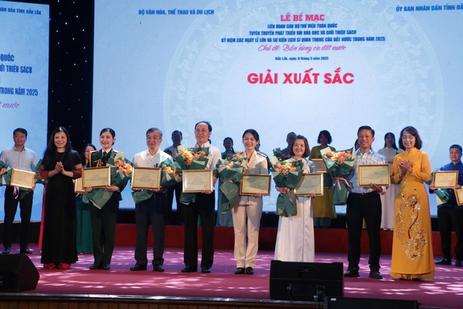 Bế mạc Liên hoan Cán bộ thư viện toàn quốc tuyên truyền phát triển văn hóa đọc - Ảnh 2. Bế mạc Liên hoan Cán bộ thư viện toàn quốc tuyên truyền phát triển văn hóa đọc - Ảnh 2.