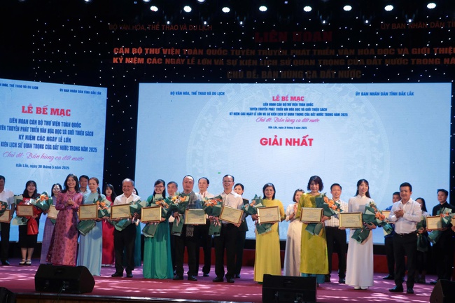 Bế mạc Liên hoan Cán bộ thư viện toàn quốc tuyên truyền phát triển văn hóa đọc - Ảnh 3. Bế mạc Liên hoan Cán bộ thư viện toàn quốc tuyên truyền phát triển văn hóa đọc - Ảnh 3.