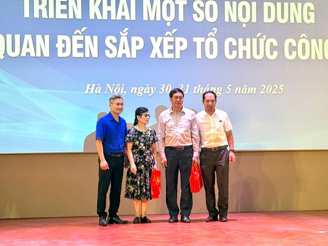 Hội nghị triển khai một số nội dung sắp xếp tổ chức Công đoàn - Ảnh 4. Hội nghị triển khai một số nội dung sắp xếp tổ chức Công đoàn - Ảnh 4.