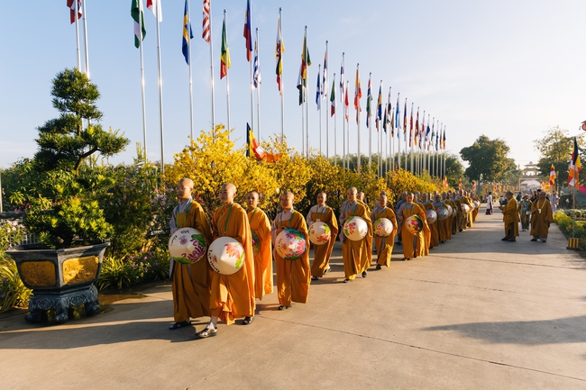 Chủ tịch nước Lương Cường dự khai mạc Đại lễ Vesak Liên Hợp quốc 2025 tại Việt Nam - Ảnh 6. Chủ tịch nước Lương Cường dự khai mạc Đại lễ Vesak Liên Hợp quốc 2025 tại Việt Nam - Ảnh 6.