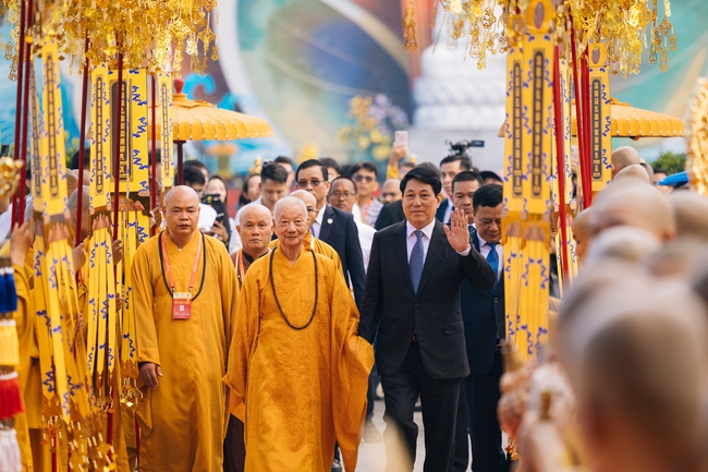 Chủ tịch nước Lương Cường dự khai mạc Đại lễ Vesak Liên Hợp quốc 2025 tại Việt Nam - Ảnh 1. Chủ tịch nước Lương Cường dự khai mạc Đại lễ Vesak Liên Hợp quốc 2025 tại Việt Nam - Ảnh 1.