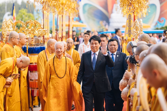 Chủ tịch nước Lương Cường dự khai mạc Đại lễ Vesak Liên Hợp quốc 2025 tại Việt Nam - Ảnh 2. Chủ tịch nước Lương Cường dự khai mạc Đại lễ Vesak Liên Hợp quốc 2025 tại Việt Nam - Ảnh 2.