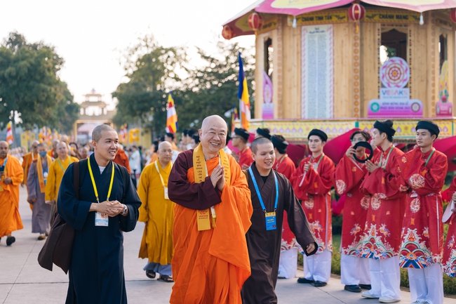 Chủ tịch nước Lương Cường dự khai mạc Đại lễ Vesak Liên Hợp quốc 2025 tại Việt Nam - Ảnh 4. Chủ tịch nước Lương Cường dự khai mạc Đại lễ Vesak Liên Hợp quốc 2025 tại Việt Nam - Ảnh 4.