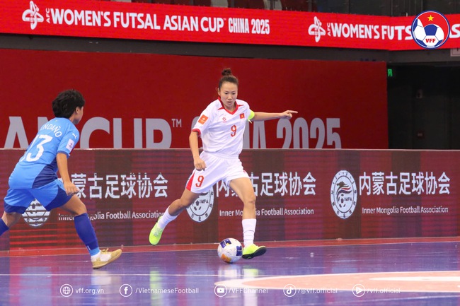 Đội tuyển Futsal nữ Việt Nam giành vé vào tứ kết Giải Futsal Nữ vô địch châu Á 2025 - Ảnh 1. Đội tuyển Futsal nữ Việt Nam giành vé vào tứ kết Giải Futsal Nữ vô địch châu Á 2025 - Ảnh 1.