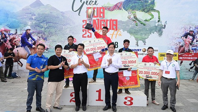 Kịch tính Giải đua ngựa truyền thống huyện Bắc Hà năm 2025 - Ảnh 19. Kịch tính Giải đua ngựa truyền thống huyện Bắc Hà năm 2025 - Ảnh 19.