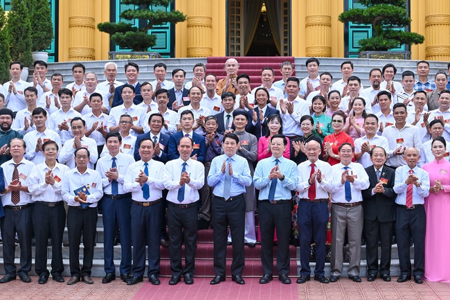 Chủ tịch nước gặp mặt các nghệ nhân làng nghề tiêu biểu toàn quốc - Ảnh 11. Chủ tịch nước gặp mặt các nghệ nhân làng nghề tiêu biểu toàn quốc - Ảnh 11.