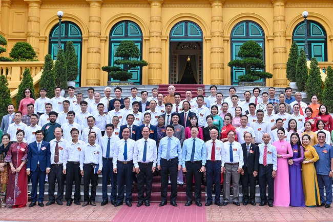 Chủ tịch nước gặp mặt các nghệ nhân làng nghề tiêu biểu toàn quốc - Ảnh 10. Chủ tịch nước gặp mặt các nghệ nhân làng nghề tiêu biểu toàn quốc - Ảnh 10.