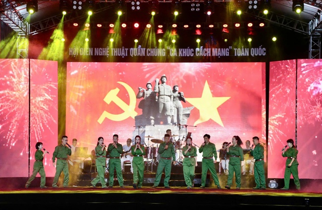 Hội diễn Nghệ thuật quần chúng "Ca khúc cách mạng" toàn quốc năm 2025: Góp phần nâng cao chất lượng hoạt động văn hóa ở cơ sở - Ảnh 2. Hội diễn Nghệ thuật quần chúng "Ca khúc cách mạng" toàn quốc năm 2025: Góp phần nâng cao chất lượng hoạt động văn hóa ở cơ sở - Ảnh 2.