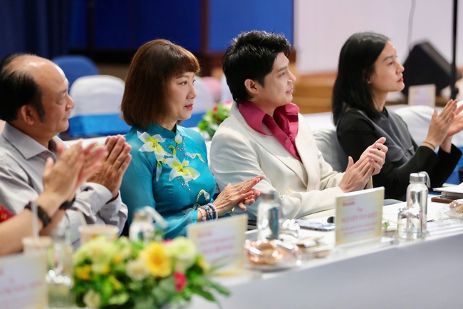 Xây dựng nguồn nhân lực chất lượng cao là yếu tố then chốt cho phát triển công nghiệp văn hóa - Ảnh 4. Xây dựng nguồn nhân lực chất lượng cao là yếu tố then chốt cho phát triển công nghiệp văn hóa - Ảnh 4.