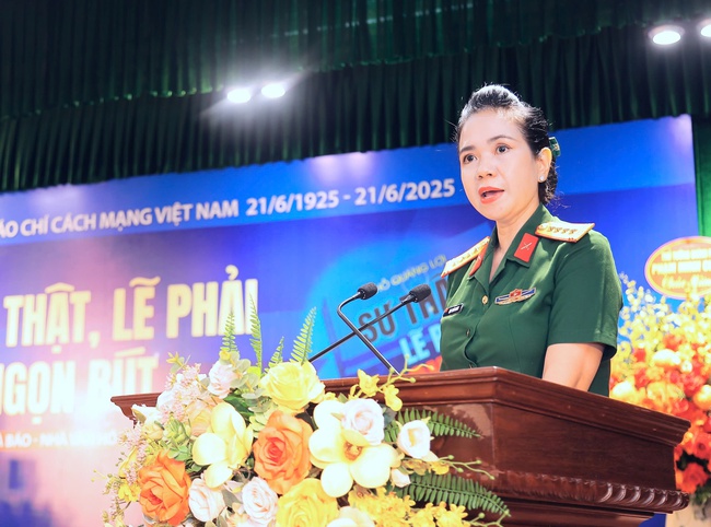 Ra mắt cuốn sách "Sự thật, lẽ phải và ngọn bút" của nhà báo, nhà văn Hồ Quang Lợi - Ảnh 2. Ra mắt cuốn sách "Sự thật, lẽ phải và ngọn bút" của nhà báo, nhà văn Hồ Quang Lợi - Ảnh 2.