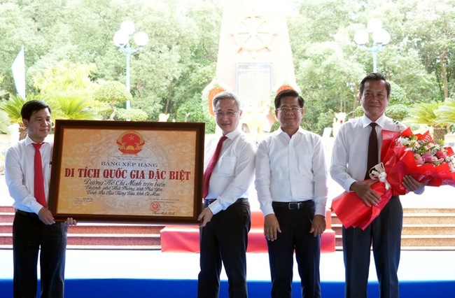 Bà Rịa - Vũng Tàu: Đón nhận Bằng xếp hạng Di tích quốc gia đặc biệt Đường Hồ Chí Minh trên biển - Ảnh 1. Bà Rịa - Vũng Tàu: Đón nhận Bằng xếp hạng Di tích quốc gia đặc biệt Đường Hồ Chí Minh trên biển - Ảnh 1.