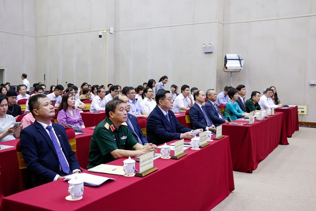 Giải thưởng toàn quốc về thông tin đối ngoại lần thứ XI: Thôi thúc mỗi người Việt trở thành một đại sứ, mang văn hóa và hình ảnh con người Việt Nam ra quốc tế - Ảnh 1. Giải thưởng toàn quốc về thông tin đối ngoại lần thứ XI: Thôi thúc mỗi người Việt trở thành một đại sứ, mang văn hóa và hình ảnh con người Việt Nam ra quốc tế - Ảnh 1.