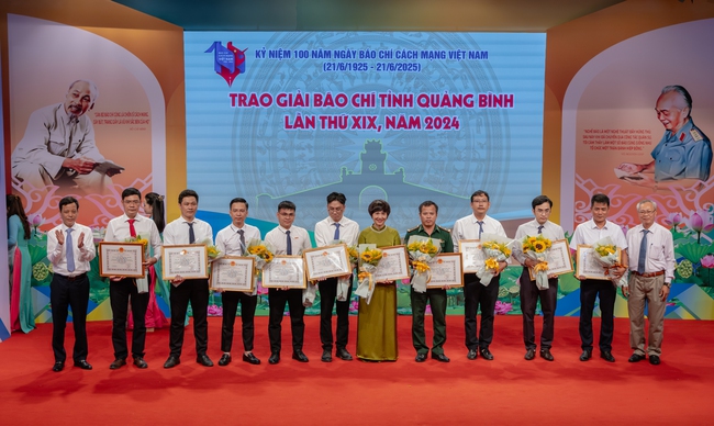 Báo chí Quảng Bình: Tự hào quá khứ, vững bước tương lai - Ảnh 3. Báo chí Quảng Bình: Tự hào quá khứ, vững bước tương lai - Ảnh 3.