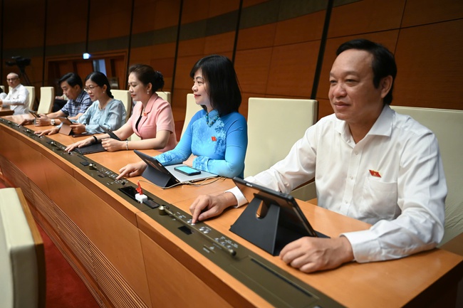 Quốc hội thông qua Luật Tổ chức chính quyền địa phương (sửa đổi): Xác lập mô hình tổ chức chính quyền địa phương 2 cấp - Ảnh 3. Quốc hội thông qua Luật Tổ chức chính quyền địa phương (sửa đổi): Xác lập mô hình tổ chức chính quyền địa phương 2 cấp - Ảnh 3.