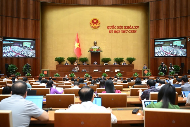 Thông qua Nghị quyết của Quốc hội sửa đổi, bổ sung một số điều của Hiến pháp năm 2013 - Ảnh 4. Thông qua Nghị quyết của Quốc hội sửa đổi, bổ sung một số điều của Hiến pháp năm 2013 - Ảnh 4.