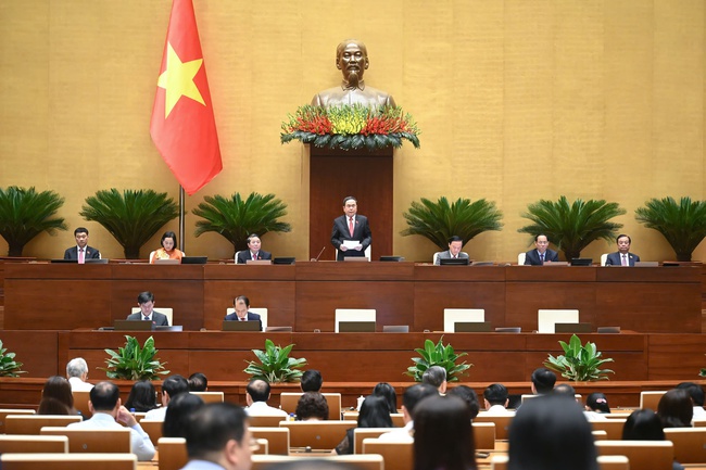 Thông qua Nghị quyết của Quốc hội sửa đổi, bổ sung một số điều của Hiến pháp năm 2013 - Ảnh 2. Thông qua Nghị quyết của Quốc hội sửa đổi, bổ sung một số điều của Hiến pháp năm 2013 - Ảnh 2.