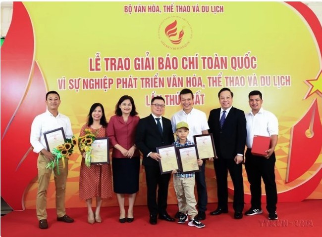 Báo chí góp phần giữ gìn và phát huy bản sắc văn hóa dân tộc - Ảnh 1.