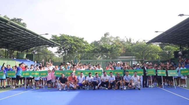 Khai mạc Giải Quần vợt vô địch trẻ Quốc gia năm 2025 - Ảnh 1. Khai mạc Giải Quần vợt vô địch trẻ Quốc gia năm 2025 - Ảnh 1.