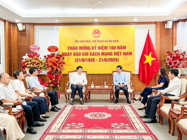 Nhiều cơ quan, đơn vị chúc mừng Bộ VHTTDL nhân kỷ niệm 100 năm Ngày Báo chí Cách mạng Việt Nam - Ảnh 3. Nhiều cơ quan, đơn vị chúc mừng Bộ VHTTDL nhân kỷ niệm 100 năm Ngày Báo chí Cách mạng Việt Nam - Ảnh 3.