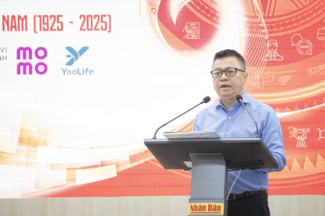 Trưng bày tư liệu, hình ảnh, hiện vật quý về hành trình 100 năm Báo chí Cách mạng Việt Nam - Ảnh 1. Trưng bày tư liệu, hình ảnh, hiện vật quý về hành trình 100 năm Báo chí Cách mạng Việt Nam - Ảnh 1.