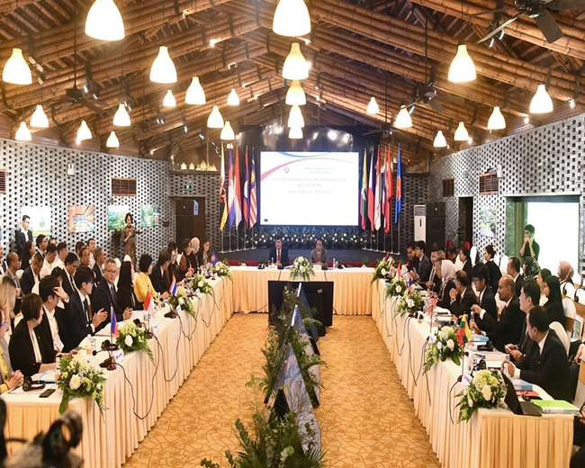 Ban hành quyết định tổ chức, đón đại biểu quốc tế tham dự AMMS 8, SOMS 16 và các hội nghị liên quan tại Việt Nam - Ảnh 1. Ban hành quyết định tổ chức, đón đại biểu quốc tế tham dự AMMS 8, SOMS 16 và các hội nghị liên quan tại Việt Nam - Ảnh 1.