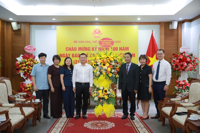 Tổng cục II (Bộ Quốc Phòng), UBND tỉnh Ninh Bình thăm Bộ VHTTDL nhân dịp 100 năm kỷ niệm Ngày Báo chí - Ảnh 2. Tổng cục II (Bộ Quốc Phòng), UBND tỉnh Ninh Bình thăm Bộ VHTTDL nhân dịp 100 năm kỷ niệm Ngày Báo chí - Ảnh 2.