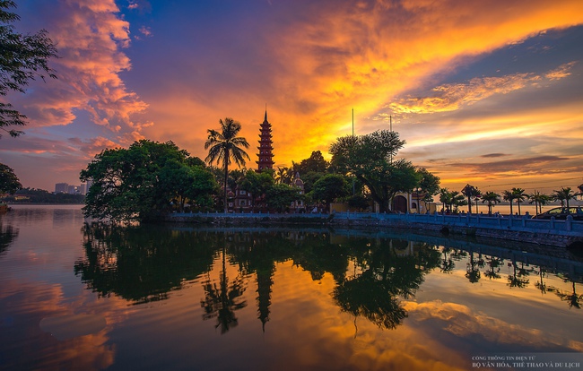Hà Nội có những chiều hoàng hôn đẹp nao lòng - Ảnh 19. Hà Nội có những chiều hoàng hôn đẹp nao lòng - Ảnh 19.