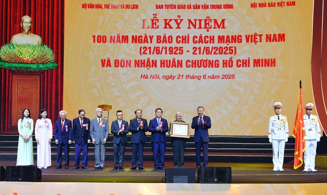 Kỷ niệm trọng thể 100 năm ngày Báo chí cách mạng Việt Nam - Ảnh 5. Kỷ niệm trọng thể 100 năm ngày Báo chí cách mạng Việt Nam - Ảnh 5.