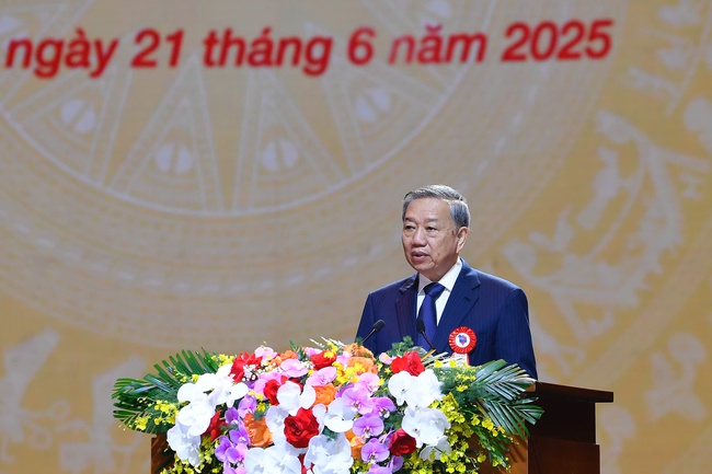 Kỷ niệm trọng thể 100 năm ngày Báo chí cách mạng Việt Nam - Ảnh 6. Kỷ niệm trọng thể 100 năm ngày Báo chí cách mạng Việt Nam - Ảnh 6.
