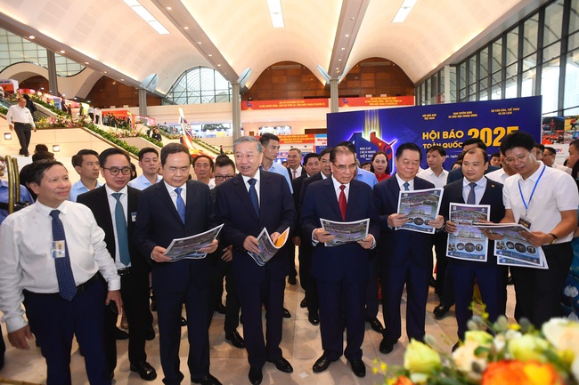 Kỷ niệm trọng thể 100 năm ngày Báo chí cách mạng Việt Nam - Ảnh 2. Kỷ niệm trọng thể 100 năm ngày Báo chí cách mạng Việt Nam - Ảnh 2.