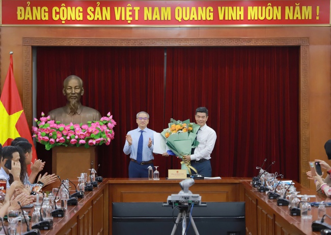 Trao quyết định nghỉ hưu trước tuổi cho 3 cán bộ của Bộ VHTTDL - Ảnh 2.