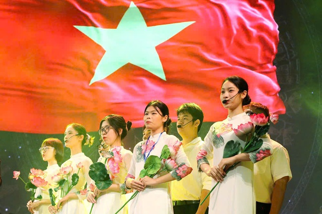 “Ánh sáng và niềm tin” – Bản hòa ca nghệ thuật chào mừng Đại hội Đảng bộ Bộ VHTTDL nhiệm kỳ 2025–2030 - Ảnh 2. “Ánh sáng và niềm tin” – Bản hòa ca nghệ thuật chào mừng Đại hội Đảng bộ Bộ VHTTDL nhiệm kỳ 2025–2030 - Ảnh 2.