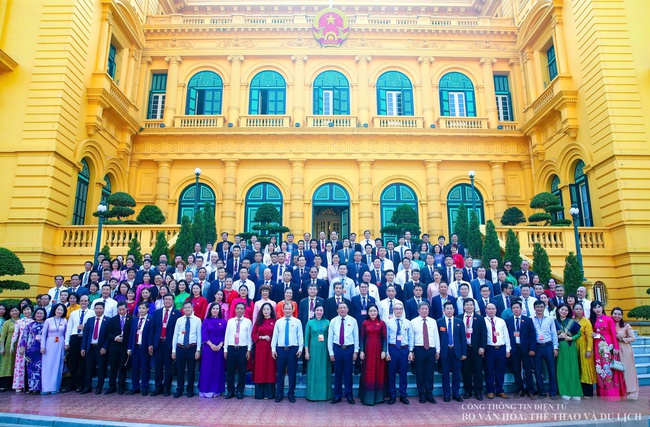 Đoàn đại biểu dự Đại hội Đảng bộ Bộ VHTTDL báo công dâng Bác - Ảnh 8. Đoàn đại biểu dự Đại hội Đảng bộ Bộ VHTTDL báo công dâng Bác - Ảnh 8.