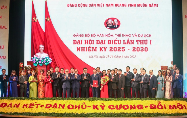 Bộ trưởng Nguyễn Văn Hùng giữ chức Bí thư Đảng ủy Bộ VHTTDL nhiệm kỳ 2025 - 2030 - Ảnh 3. Bộ trưởng Nguyễn Văn Hùng giữ chức Bí thư Đảng ủy Bộ VHTTDL nhiệm kỳ 2025 - 2030 - Ảnh 3.