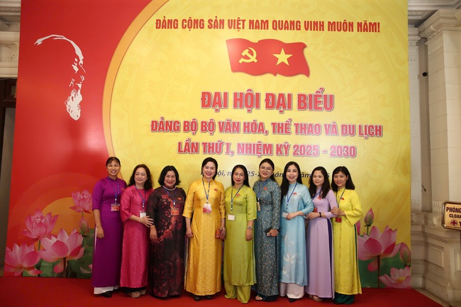 Khai mạc Đại hội đại biểu Đảng bộ Bộ Văn hóa, Thể thao và Du lịch lần thứ I, nhiệm kỳ 2025- 2030 - Ảnh 10. Khai mạc Đại hội đại biểu Đảng bộ Bộ Văn hóa, Thể thao và Du lịch lần thứ I, nhiệm kỳ 2025- 2030 - Ảnh 10.
